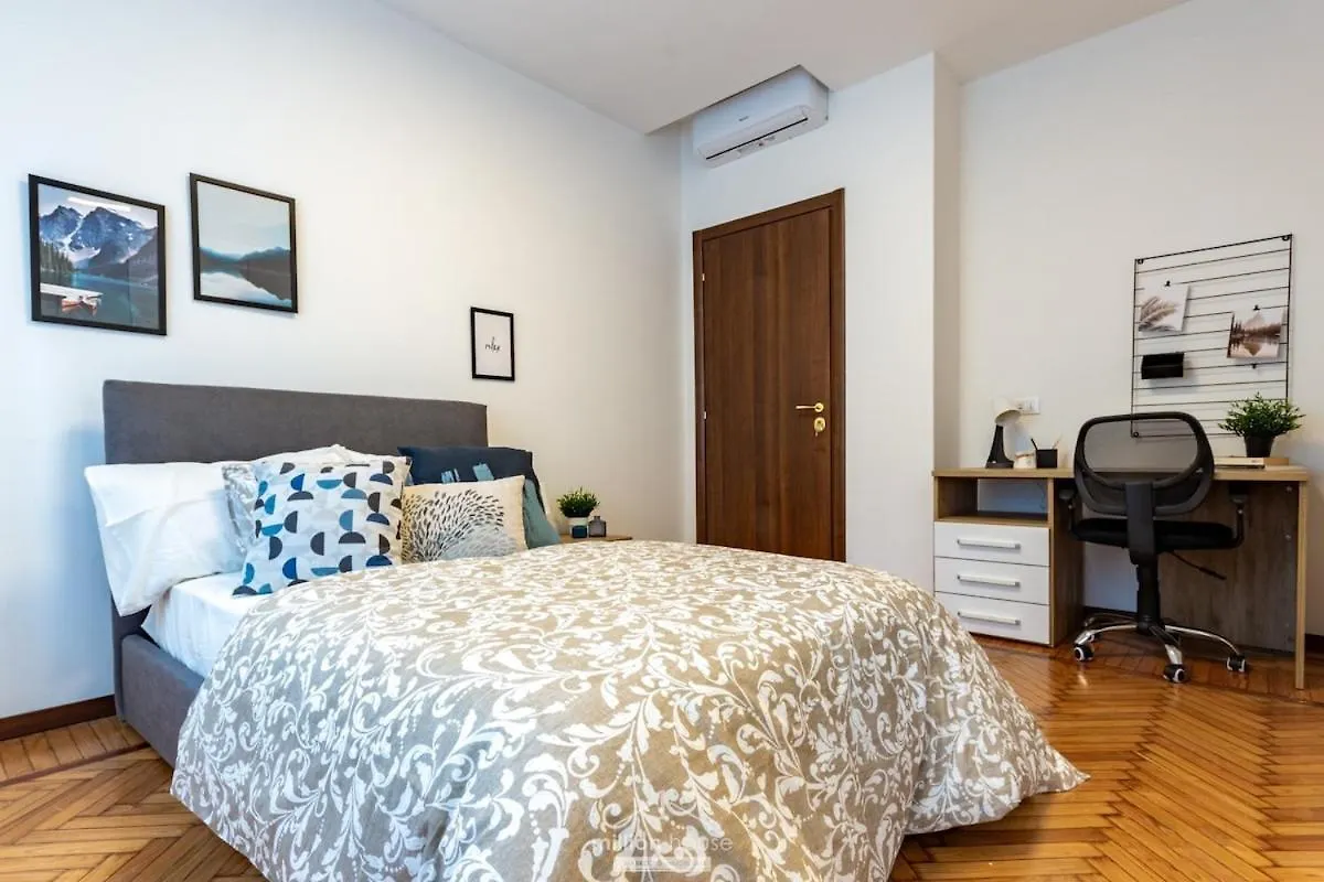 New 4-Bed 2-Bath Apartment Near Duomo And San Siro Milano Italien