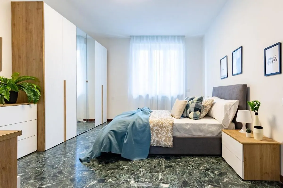 New 4-Bed 2-Bath Apartment Near Duomo And San Siro Milan 0*,  Italie
